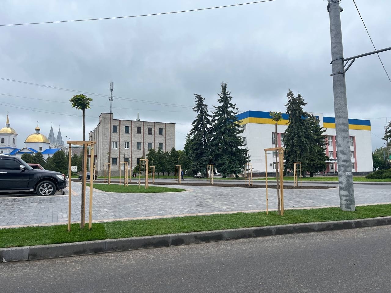 Озеленення Бару: у центрі міста укладають рулонний газон