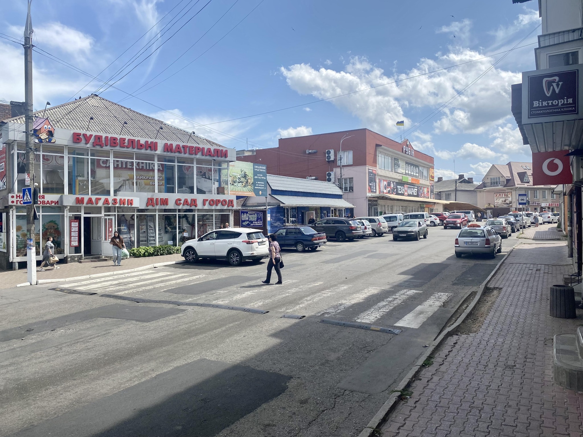 у центрі облаштовують пандуси та знижують бордюри