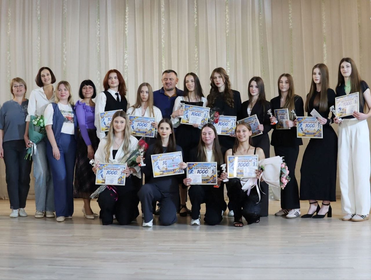 У Жмеринській ДЮСШ випускникам вручили свідоцтва та грошові премії
