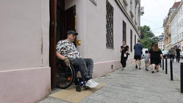 У Жмеринці безкоштовно допомагають адаптувати житло для людей з інвалідністю