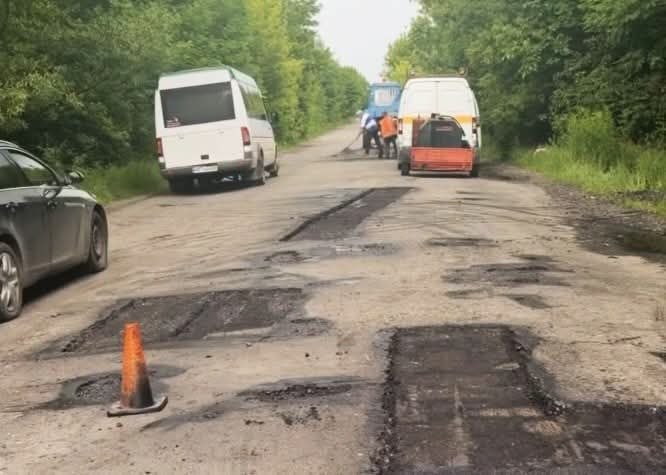У Жмеринській громаді ремонтують ключову дорогу до Вінниці
