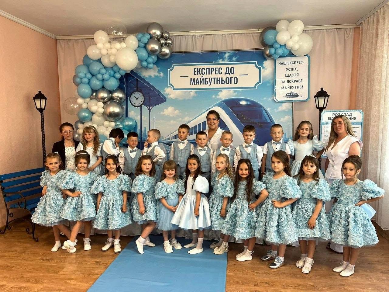Випускники дитсадка у Шаргороді замість квітів підтримали українських захисників
